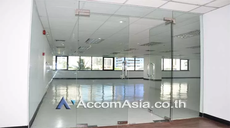 5  Office Space For Rent in Silom ,Bangkok BTS Surasak at Sethiwan Tower AA11757